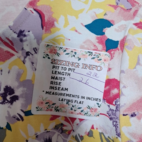 Lot of 3 Women's Tops - Felina Lavender‎ V-Neck & Floral Print Long Sleeve L - Picture 2 of 9